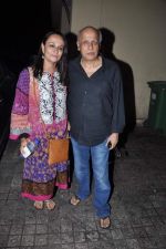 Mahesh Bhatt, Soni Razdan at Student of the year special screening in PVR, Mumbai on 18th Oct 2012 (67).JPG